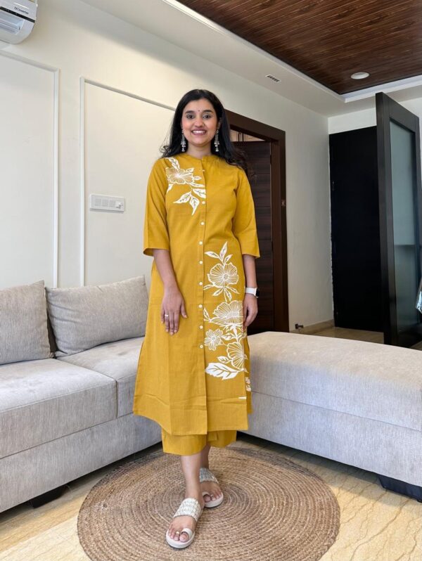 Women's Cotton Floral Printed Straight Kurti With Pant Set